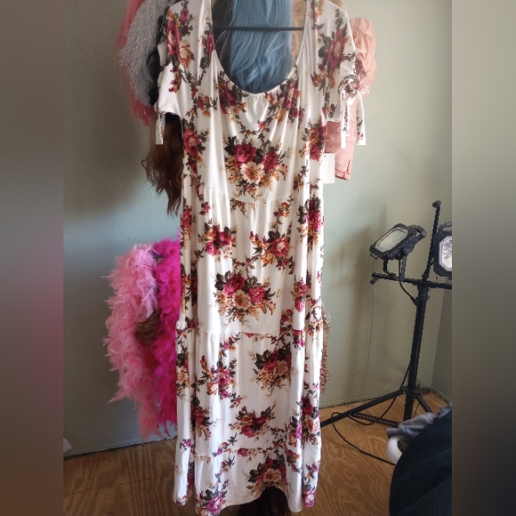 3 ADORABLE SPRING/SUMMER OUTFITS SIZE 2X & 3X (5-70) - Picture 2 of 7